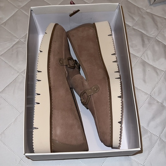 New in box taupe/brown loafers - Picture 3 of 4